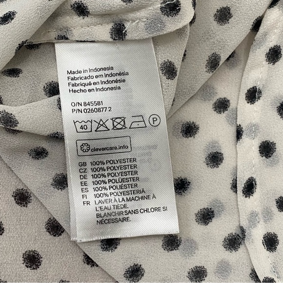 H&M Conscious black and white polka dot button down flutter sleeve blouse - Picture 4 of 7